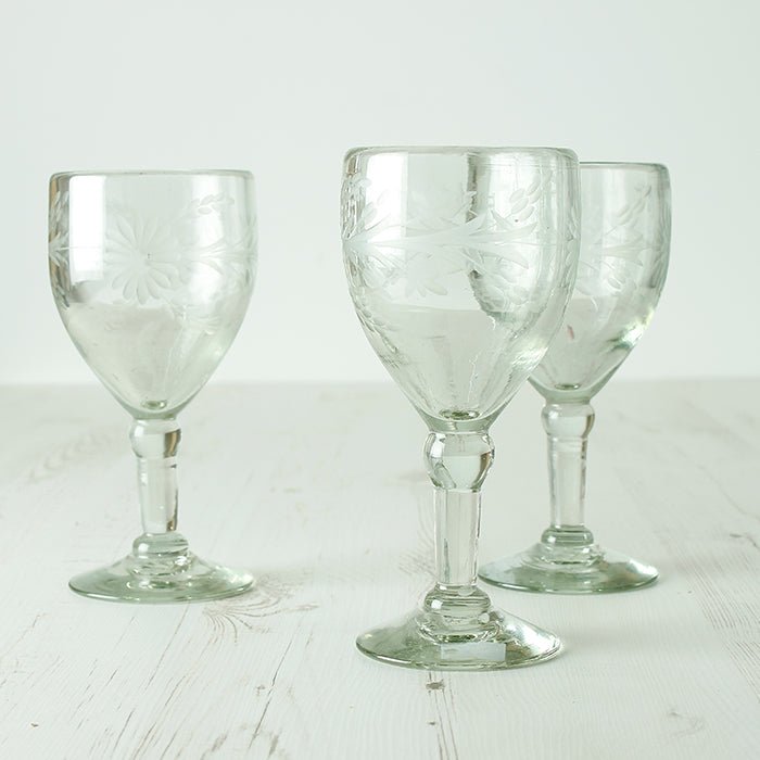 Chunky Recycled Wine Glass - Engraved - Green Tulip