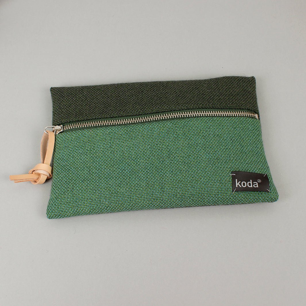 Horizon Two-Tone Pouch - Green Tulip