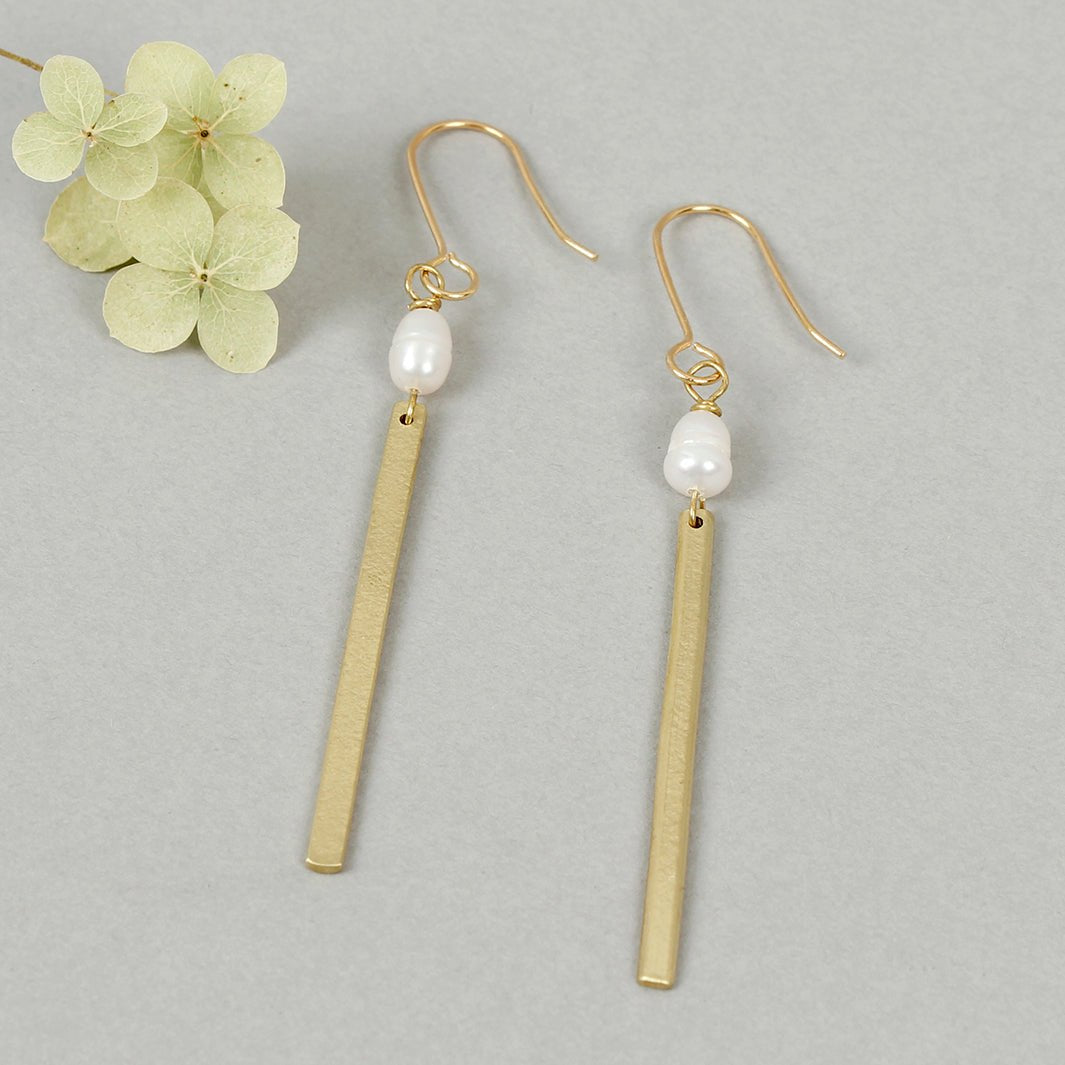 Pearl Bar Earrings - Green Tulip