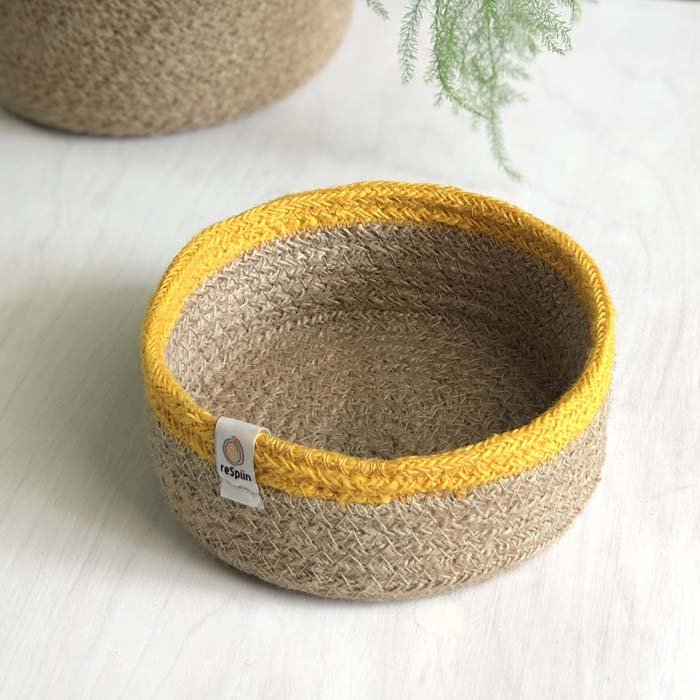 Shallow Jute Basket - Natural/Yellow - Small - Green Tulip